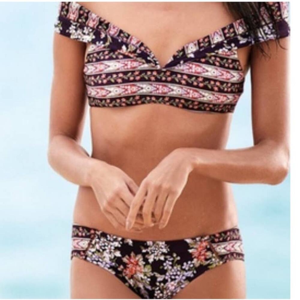 BECCA Rebecca Virtue Floral Cottage Bikini Top Bottoms Set Size Medium Large